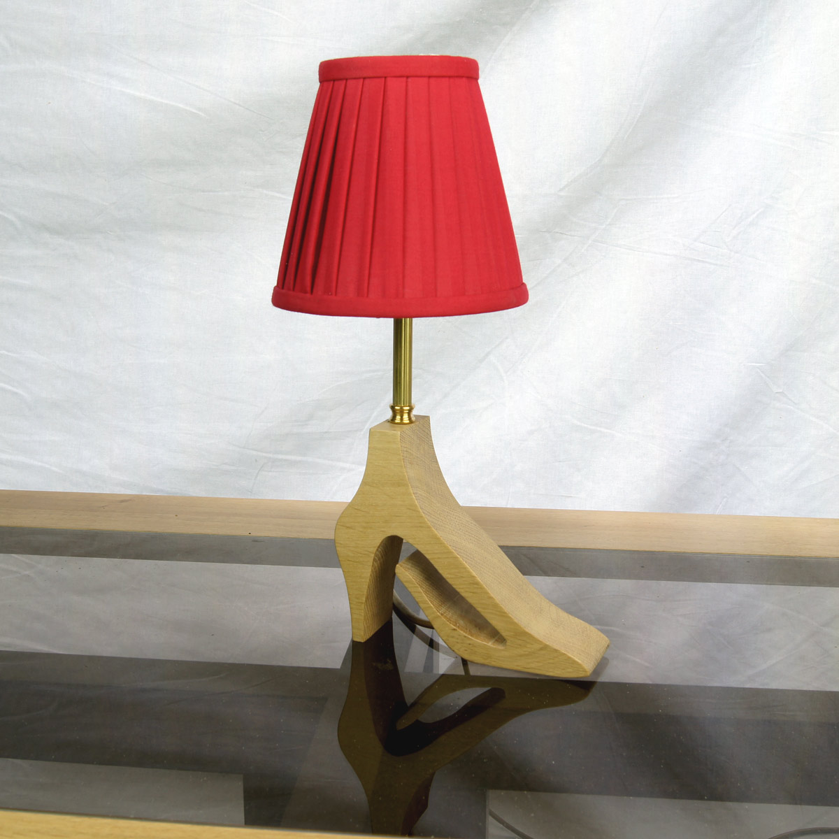 Lady's shoe table lamp